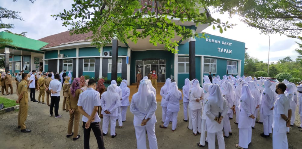 Apel pagi dipimpin oleh Bu kasubag TU RSUD Tapan