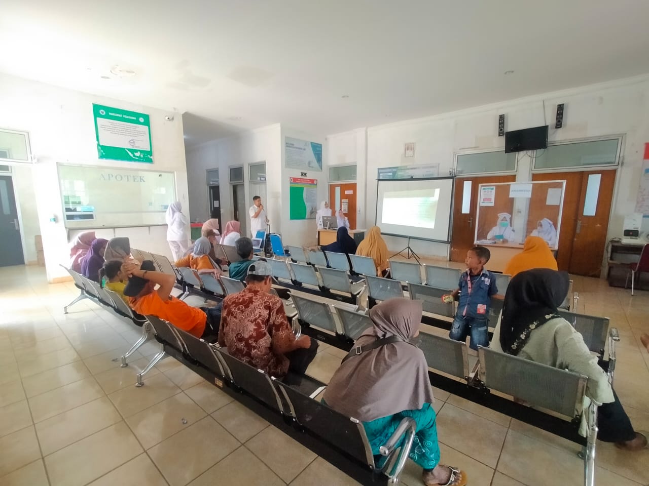 Penyuluhan Tentang Penyakit Demam Berdarah di Poliklinik RSUD Tapan