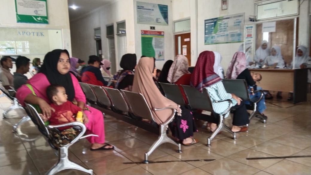 Poliklinik RSUD Tapan Ramai Pasien