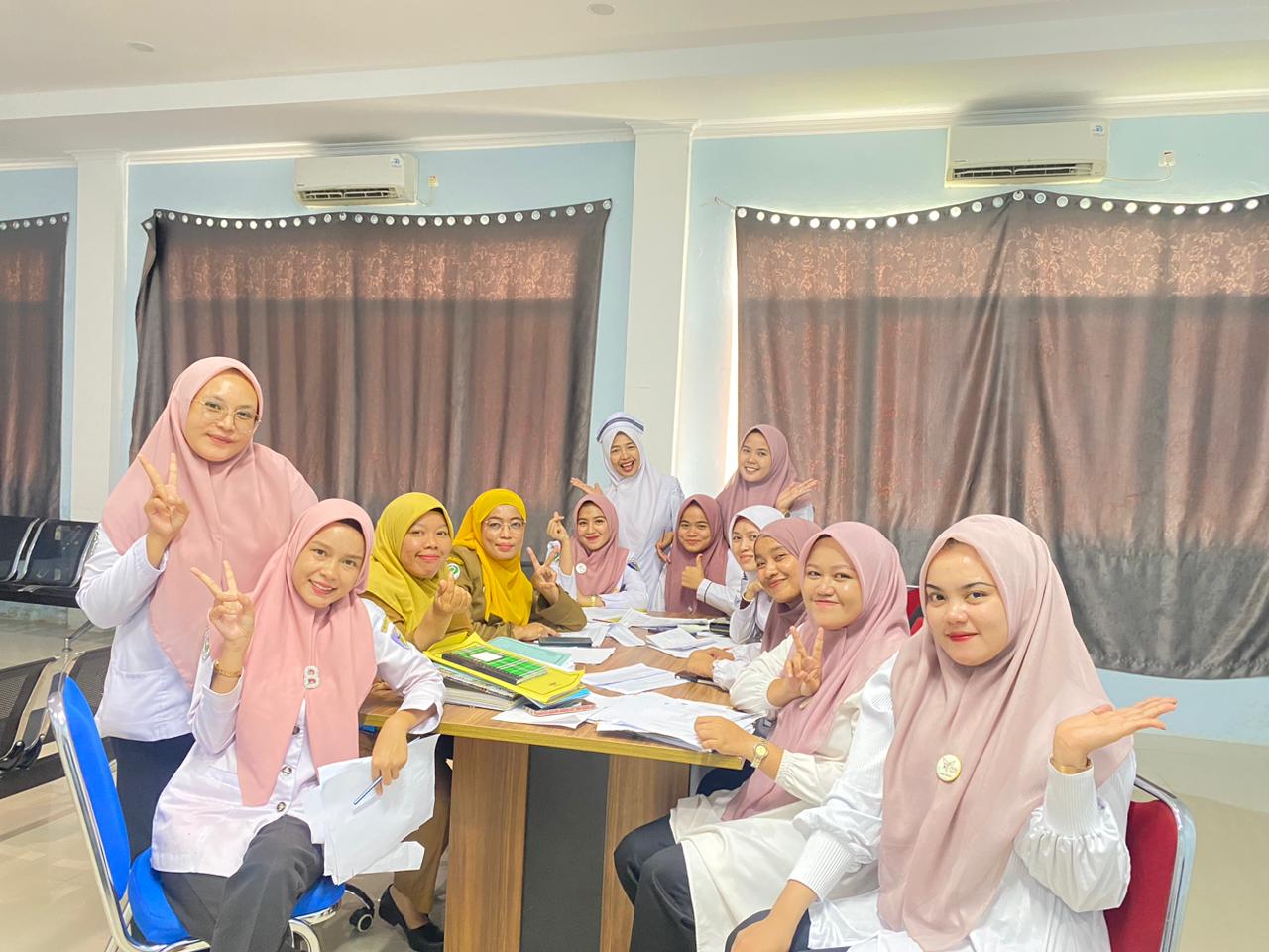 Konsultasi Persiapan Akreditasi bersama Kasie Pelayanan Medis dan Keperawatan